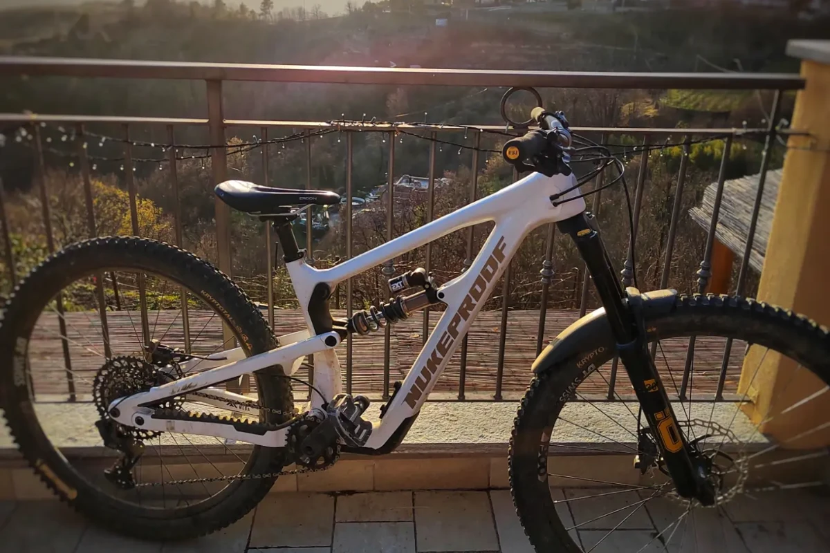 Nukeproof Mega Carbon 2025 auf Enduro-Trail