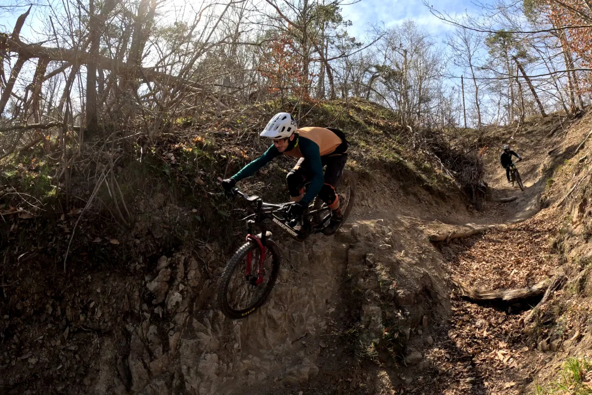 Nukeproof Mega 297 2026 Testbike auf einem steilen Schweizer Trail im Tessin